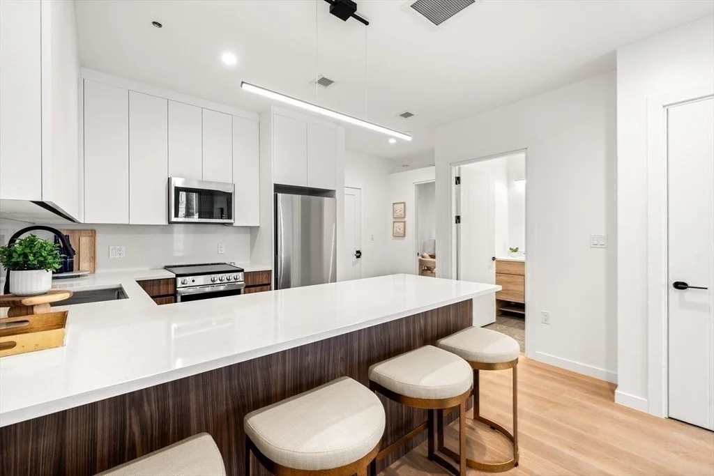 2 bed, 1 bath apartment for rent at 1395 Washington St Unit 302, South End — photo 5 of 28