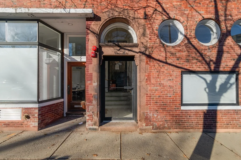 3 bed, 2 bath apartment for rent at 1396 Beacon St Unit 2nd Floor, Coolidge Corner — photo 13 of 14