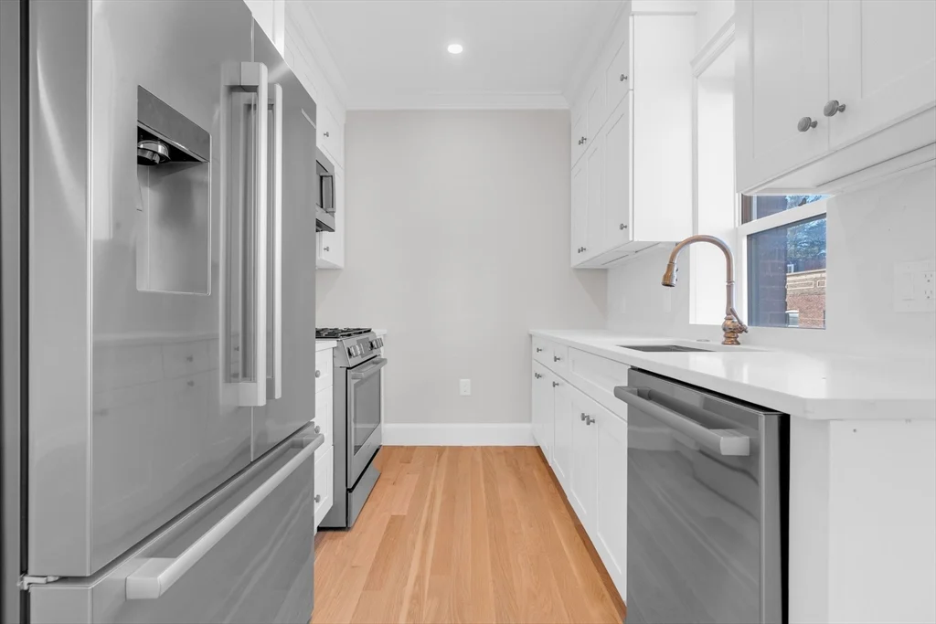 3 bed, 2 bath apartment for rent at 1396 Beacon St Unit 3rd Floor, Coolidge Corner — photo 3 of 8