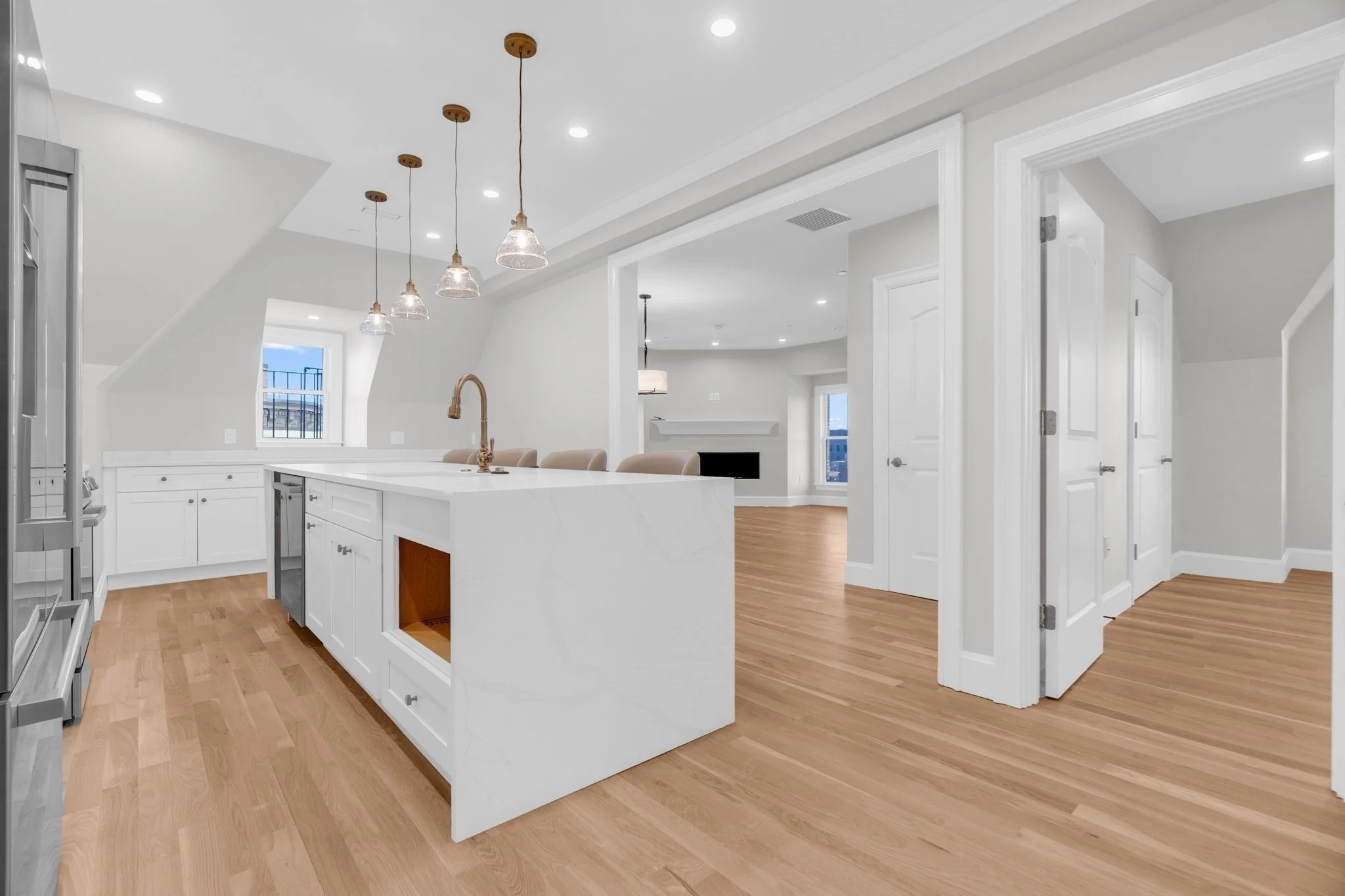 3 bed, 1 bath apartment for rent at 1396 Beacon St Unit 5, Coolidge Corner — photo 4 of 11