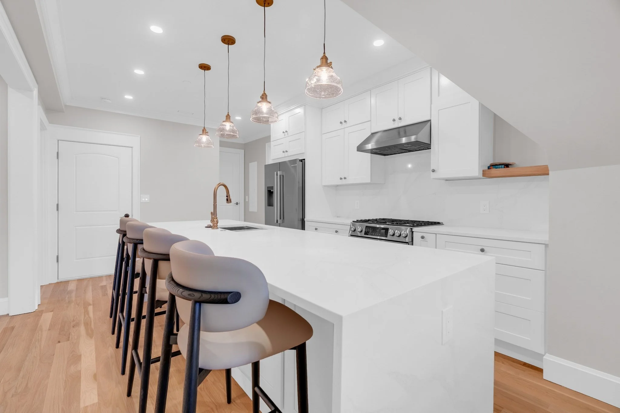 3 bed, 1 bath apartment for rent at 1396 Beacon St Unit 5, Coolidge Corner — photo 2 of 11