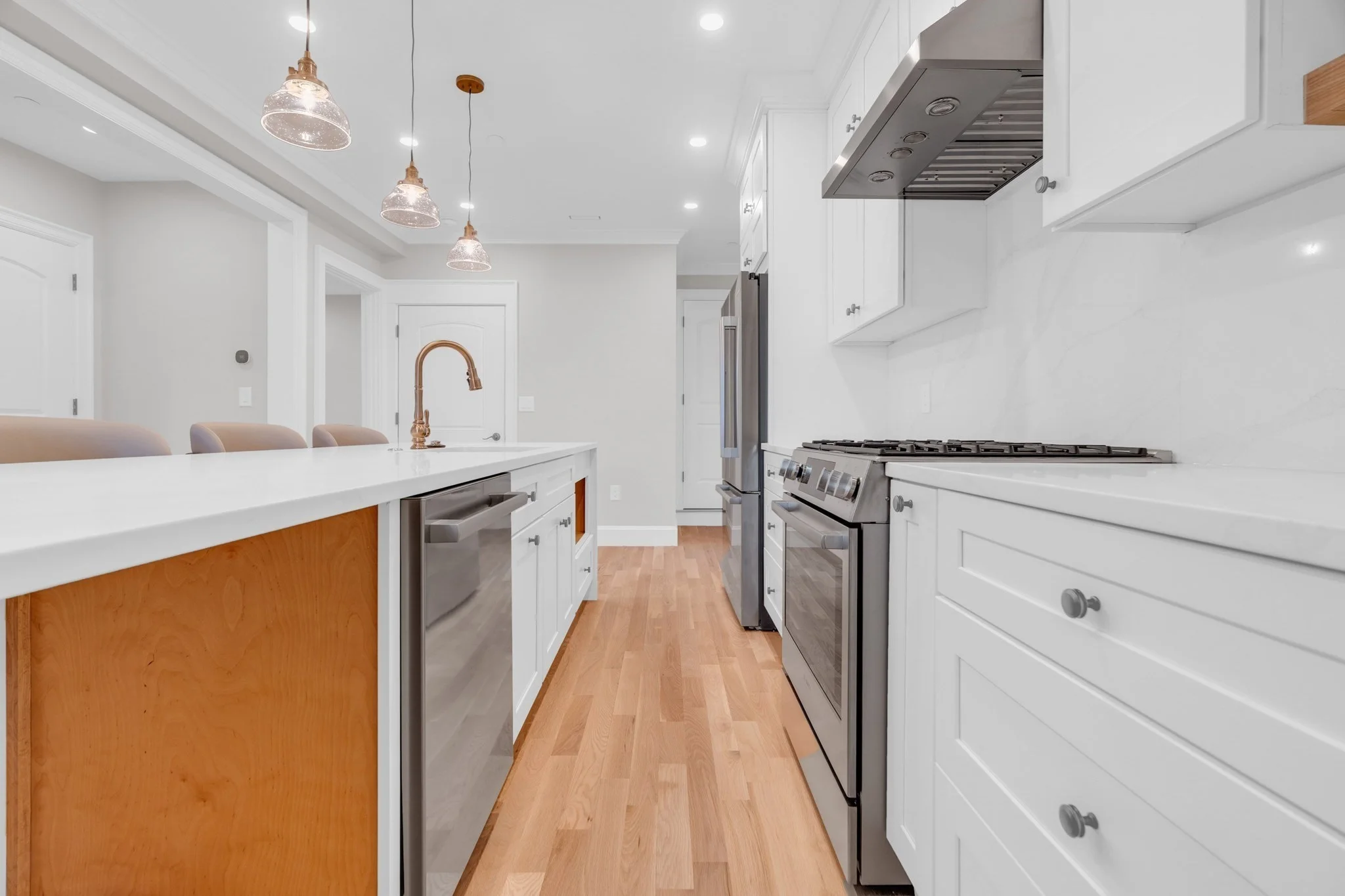 3 bed, 1 bath apartment for rent at 1396 Beacon St Unit 5, Coolidge Corner — photo 3 of 11