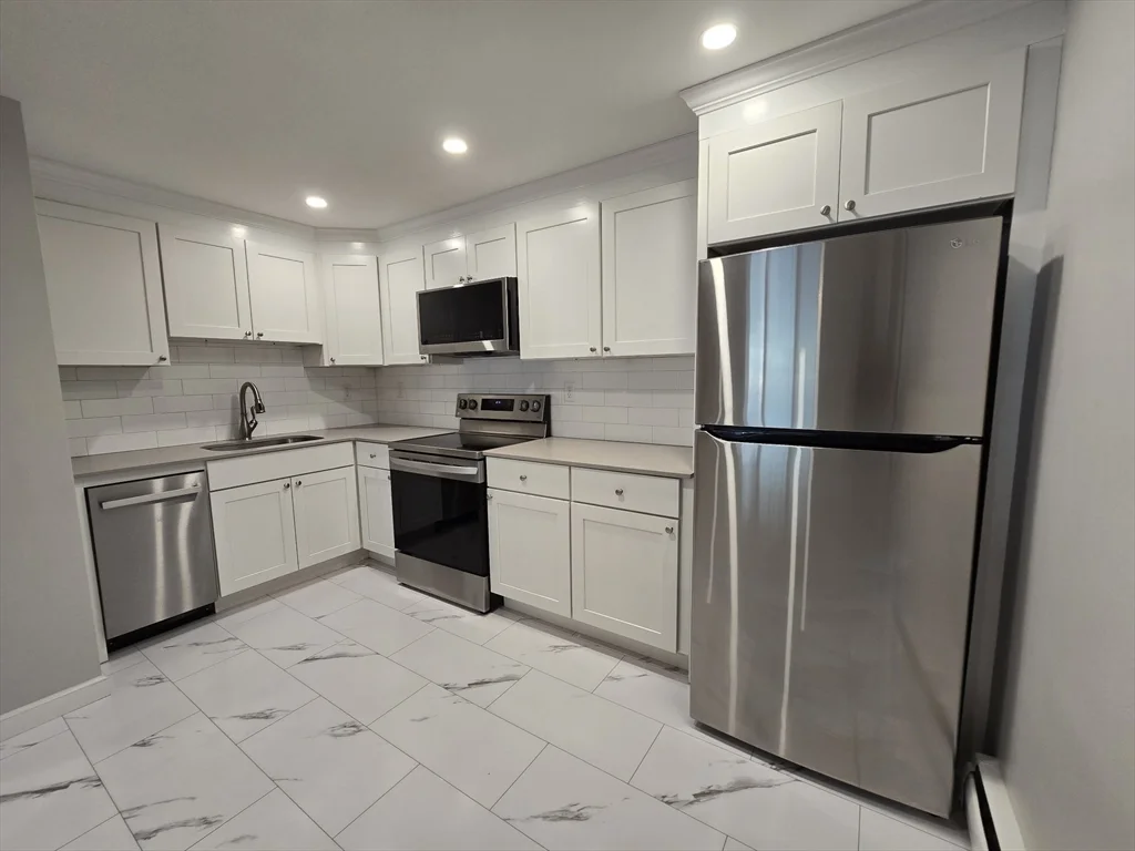 2 bed, 1 bath apartment for rent at 1397 Furnace Brook Pkwa Unit 8, Quincy