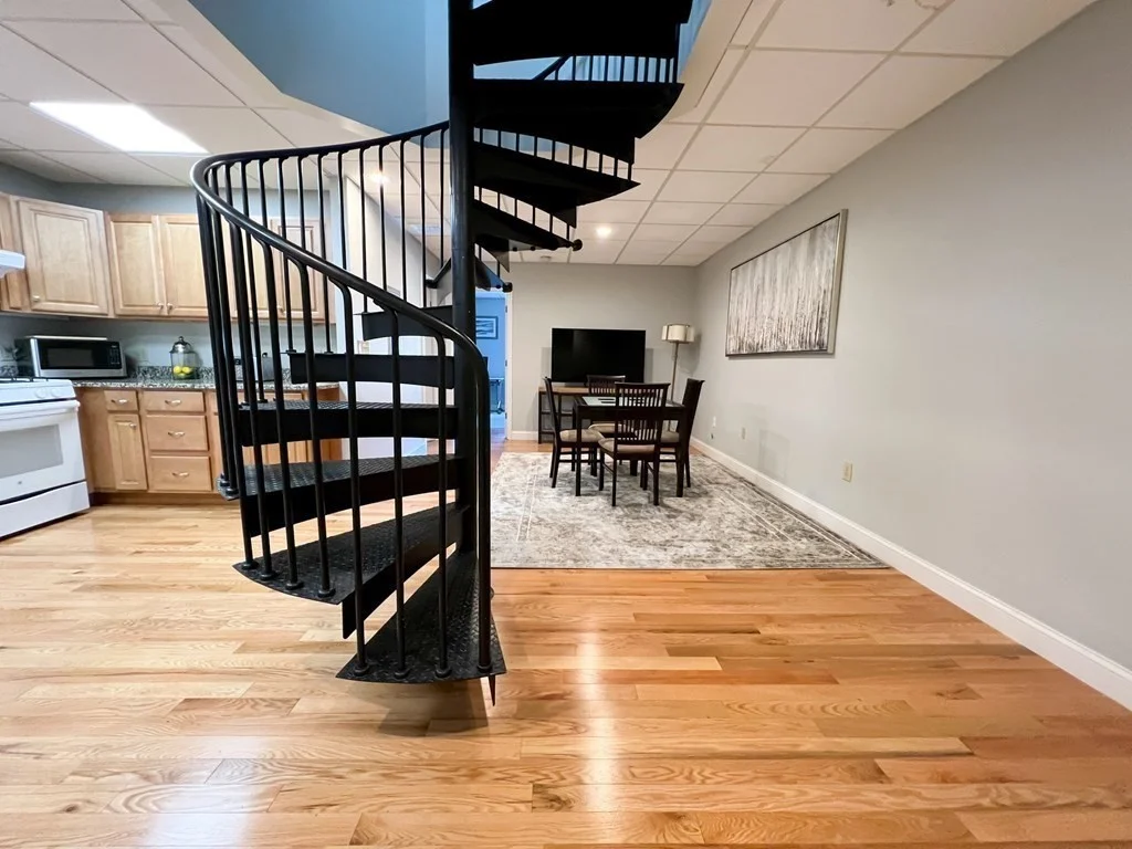 2 bed, 2 bath apartment for rent at 139R Linden St Unit 2, Wellesley — photo 2 of 12