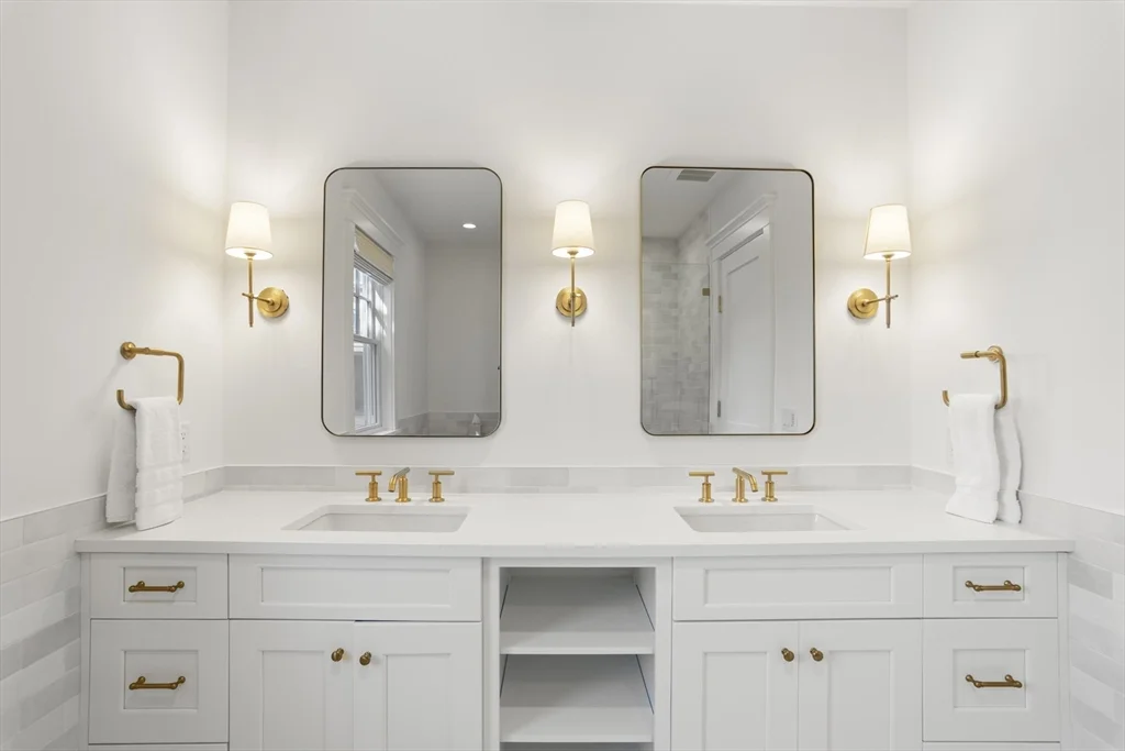 6 bed, 4+ bath apartment for rent at 13A Gingy Ln, Nantucket — photo 10 of 29