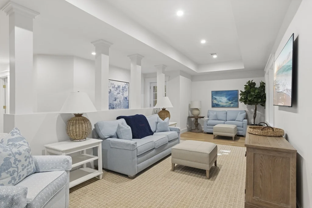 6 bed, 4+ bath apartment for rent at 13A Gingy Ln, Nantucket — photo 25 of 29