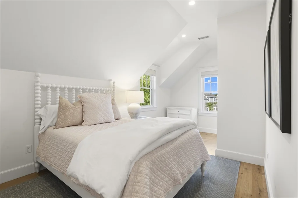 6 bed, 4+ bath apartment for rent at 13A Gingy Ln, Nantucket — photo 15 of 29
