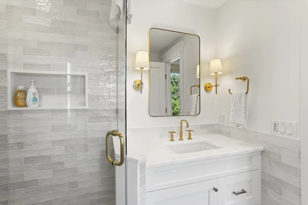 6 bed, 4+ bath apartment for rent at 13A Gingy Ln, Nantucket — photo 24 of 29