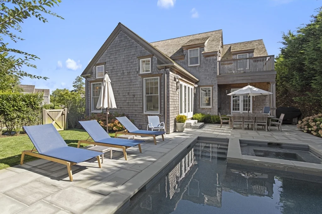 6 bed, 4+ bath apartment for rent at 13A Gingy Ln, Nantucket — photo 2 of 29
