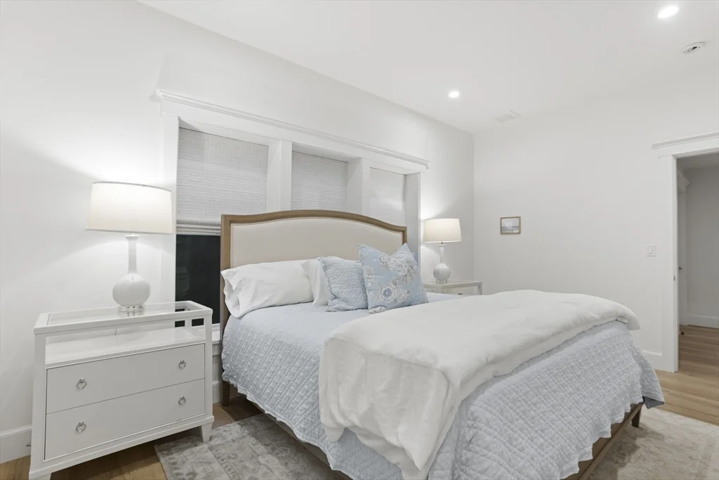 6 bed, 4+ bath apartment for rent at 13A Gingy Ln, Nantucket — photo 18 of 29