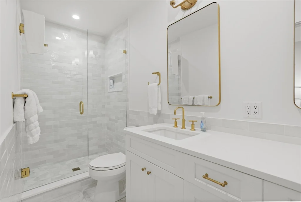 6 bed, 4+ bath apartment for rent at 13A Gingy Ln, Nantucket — photo 20 of 29