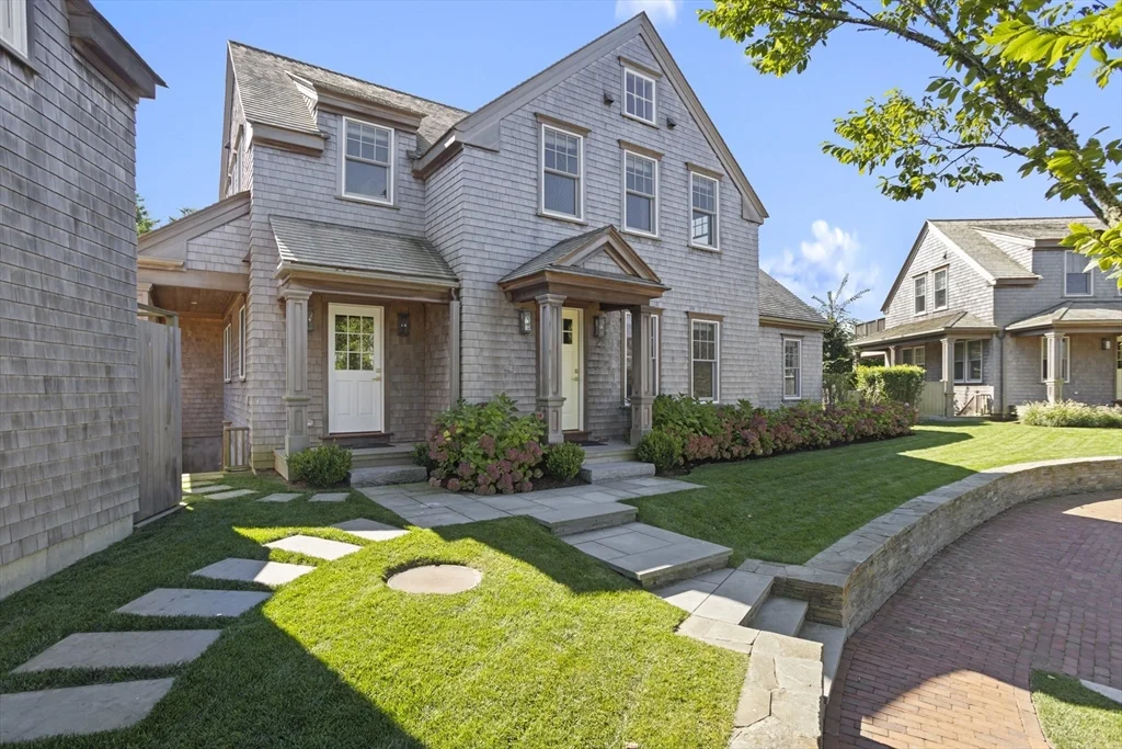 6 bed, 4+ bath apartment for rent at 13A Gingy Ln, Nantucket — photo 1 of 29