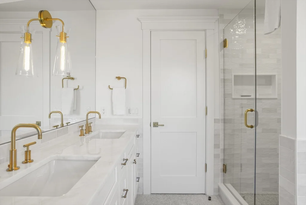 6 bed, 4+ bath apartment for rent at 13A Gingy Ln, Nantucket — photo 13 of 29