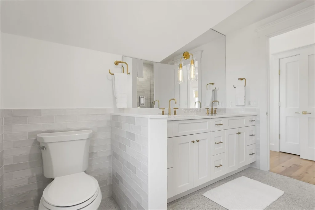 6 bed, 4+ bath apartment for rent at 13A Gingy Ln, Nantucket — photo 27 of 29
