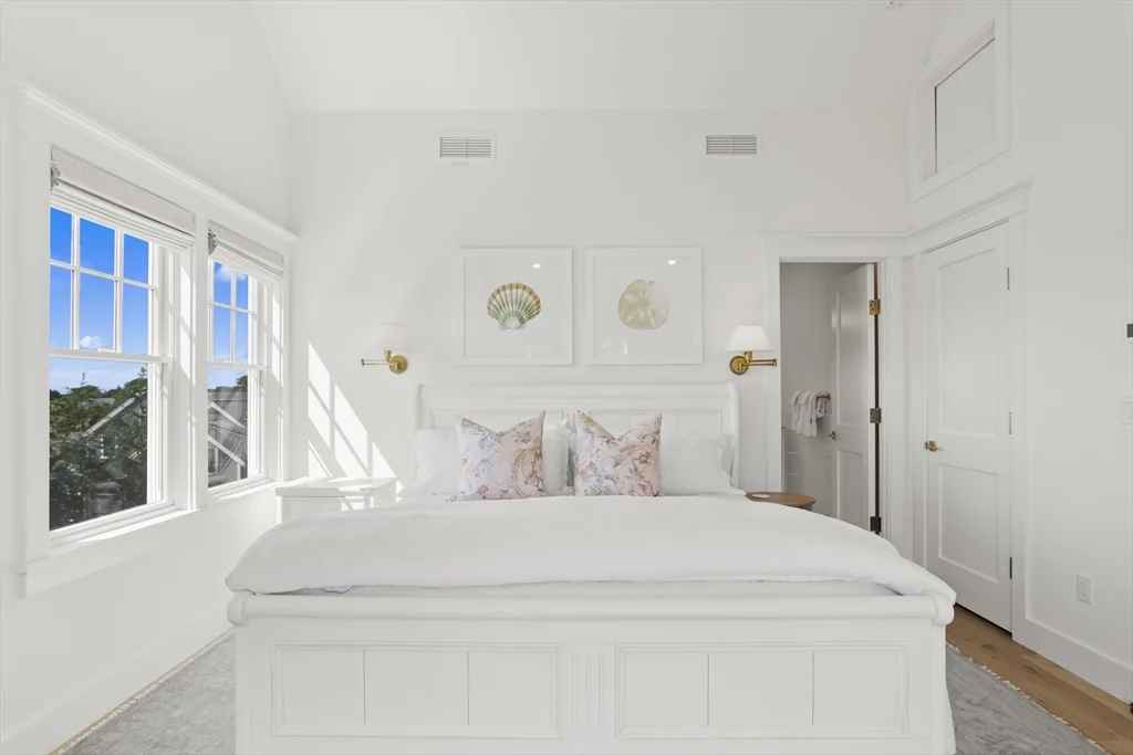 5 bed, 4+ bath apartment for rent at 13B Gingy Ln, Nantucket — photo 15 of 27