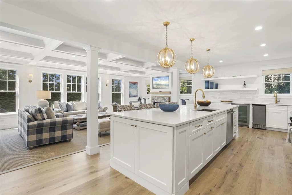 5 bed, 4+ bath apartment for rent at 13B Gingy Ln, Nantucket — photo 4 of 27
