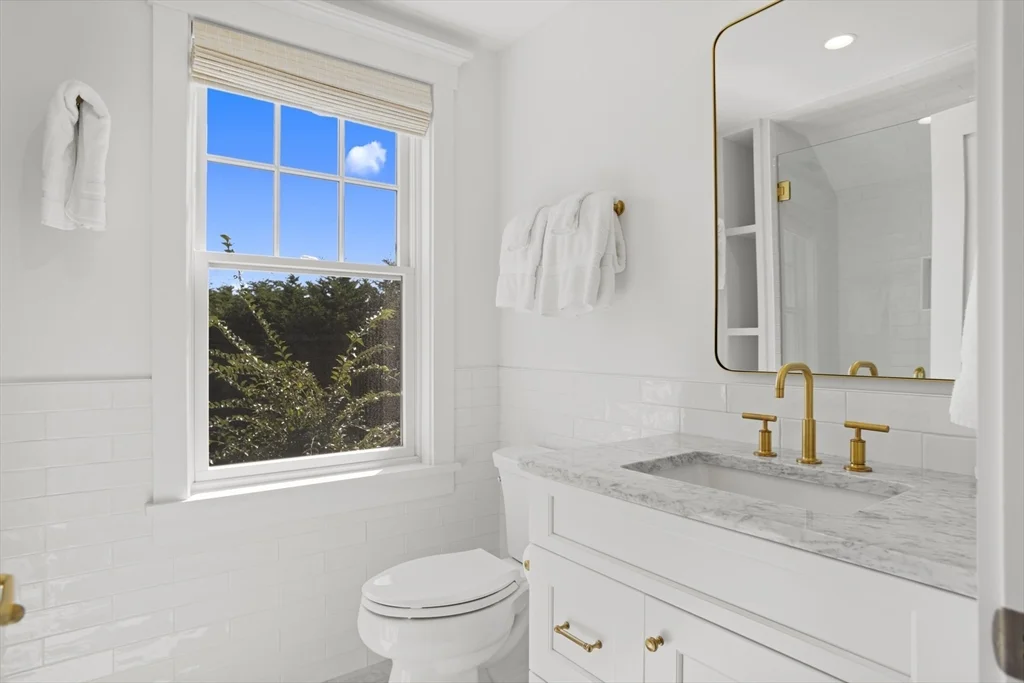 5 bed, 4+ bath apartment for rent at 13B Gingy Ln, Nantucket — photo 11 of 27