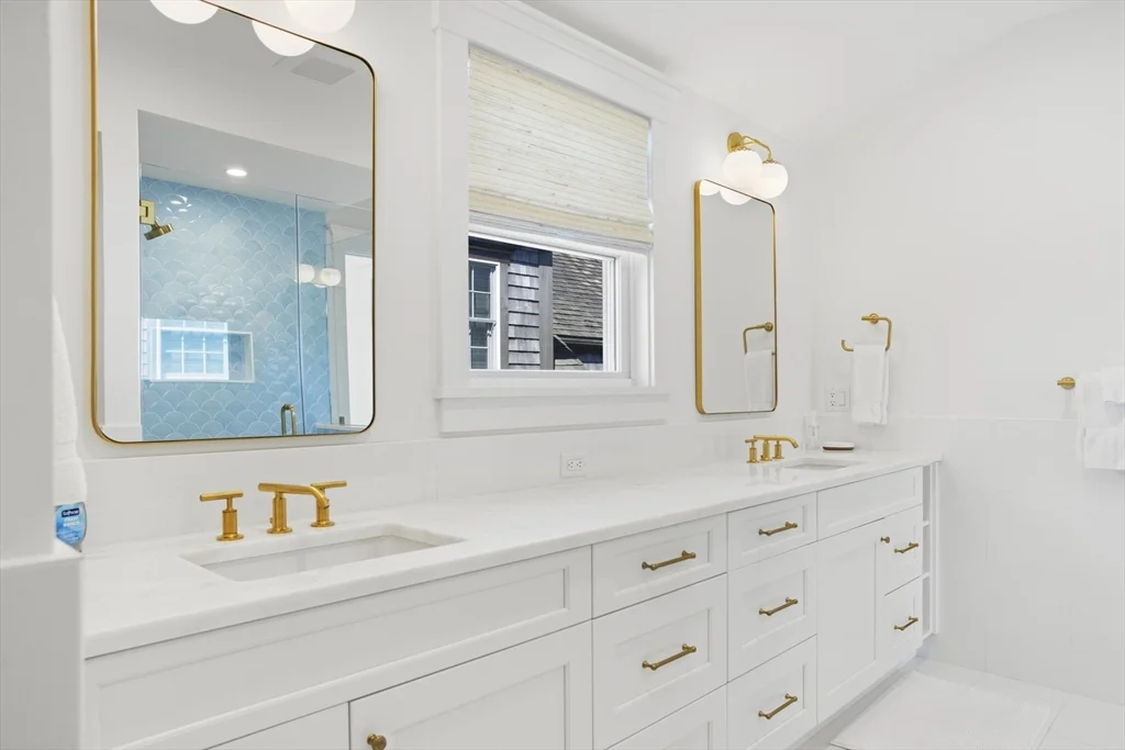 5 bed, 4+ bath apartment for rent at 13B Gingy Ln, Nantucket — photo 17 of 27