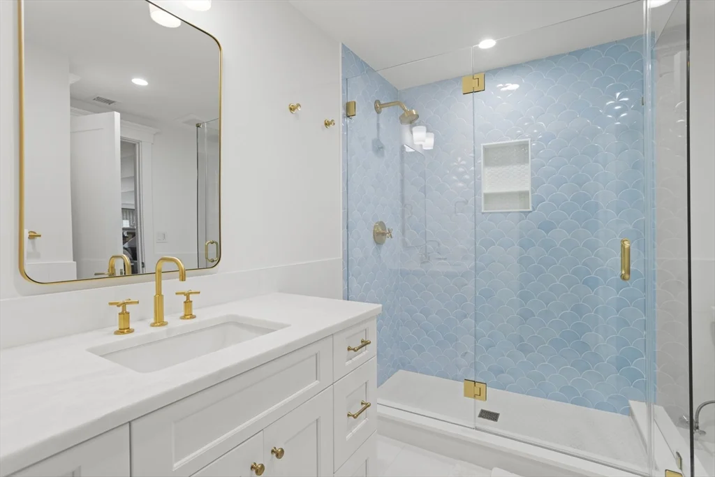 5 bed, 4+ bath apartment for rent at 13B Gingy Ln, Nantucket — photo 22 of 27