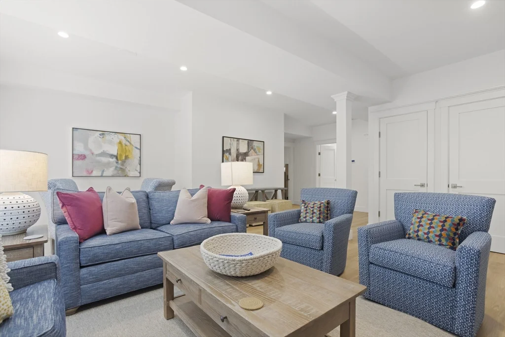 5 bed, 4+ bath apartment for rent at 13B Gingy Ln, Nantucket — photo 23 of 27