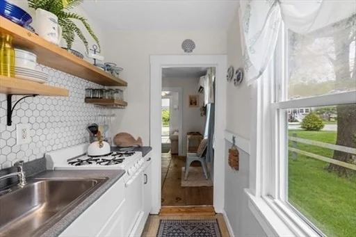 3 bed, 1 bath apartment for rent at 13B Hathaway, Fairhaven — photo 24 of 42