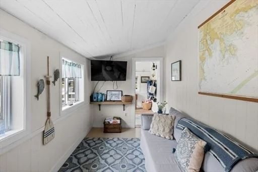 3 bed, 1 bath apartment for rent at 13B Hathaway, Fairhaven — photo 15 of 42