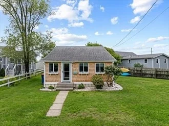 3 bed, 1 bath apartment for rent at 13B Hathaway, Fairhaven — photo 3 of 42