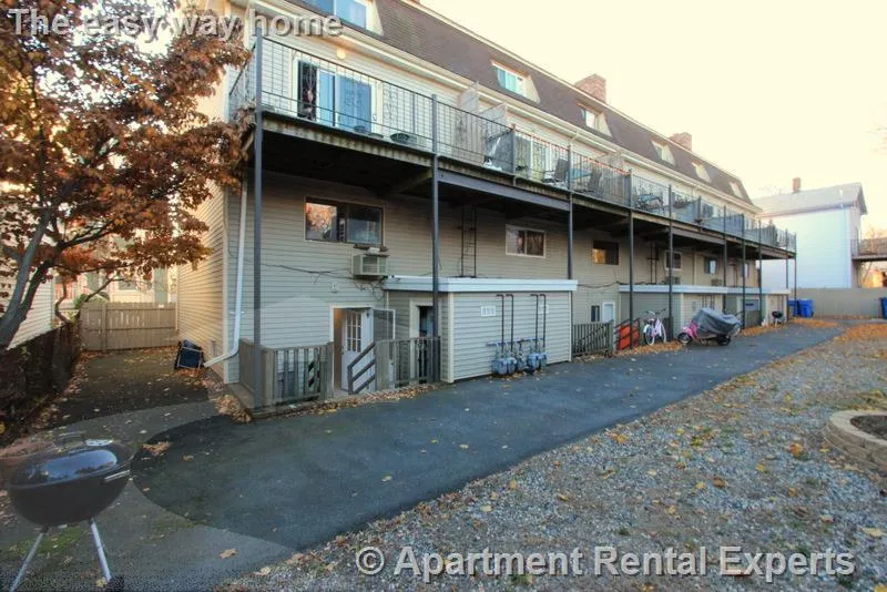 2 bed, 1 bath apartment for rent at 13B Suffolk St, Central Square — photo 14 of 15