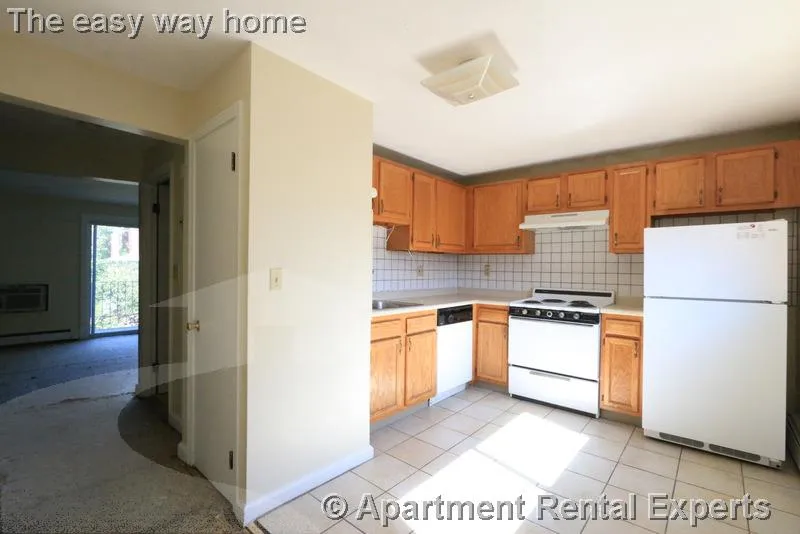 2 bed, 1 bath apartment for rent at 13B Suffolk St, Central Square — photo 4 of 15