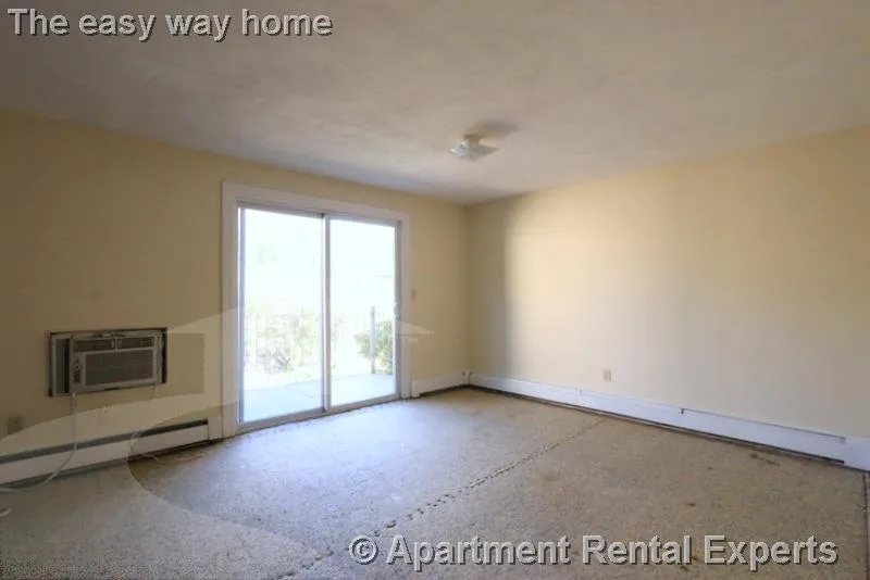 2 bed, 1 bath apartment for rent at 13B Suffolk St, Central Square — photo 2 of 15