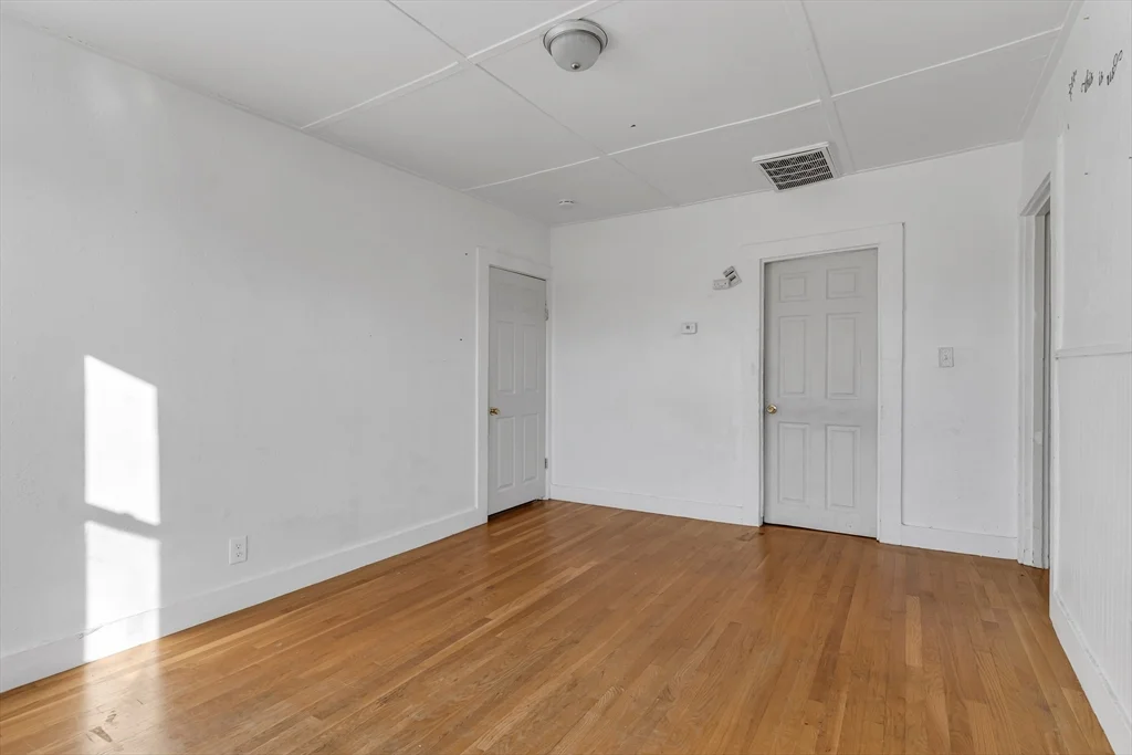 3 bed, 1 bath apartment for rent at 13R Plain St Unit 3, Taunton — photo 5 of 18