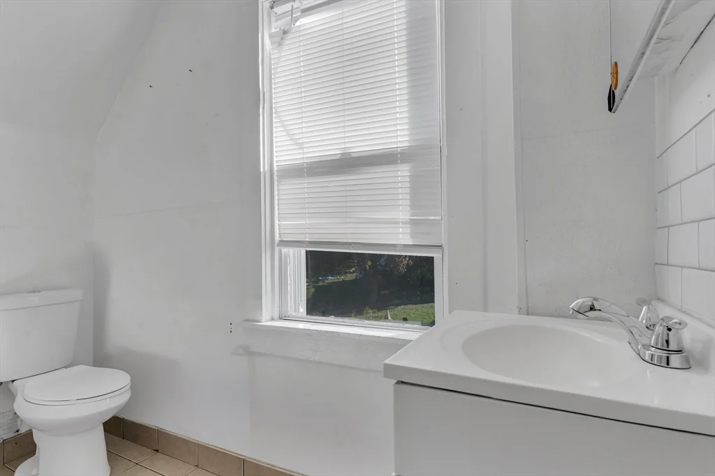 3 bed, 1 bath apartment for rent at 13R Plain St Unit 3, Taunton — photo 14 of 18