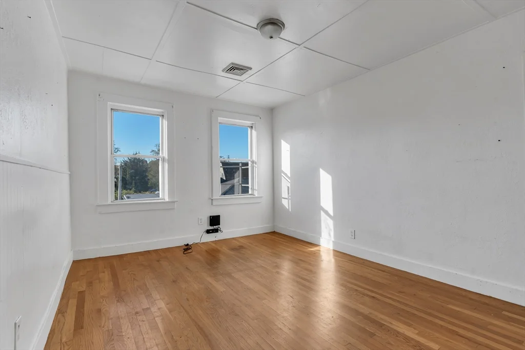 3 bed, 1 bath apartment for rent at 13R Plain St Unit 3, Taunton — photo 4 of 18