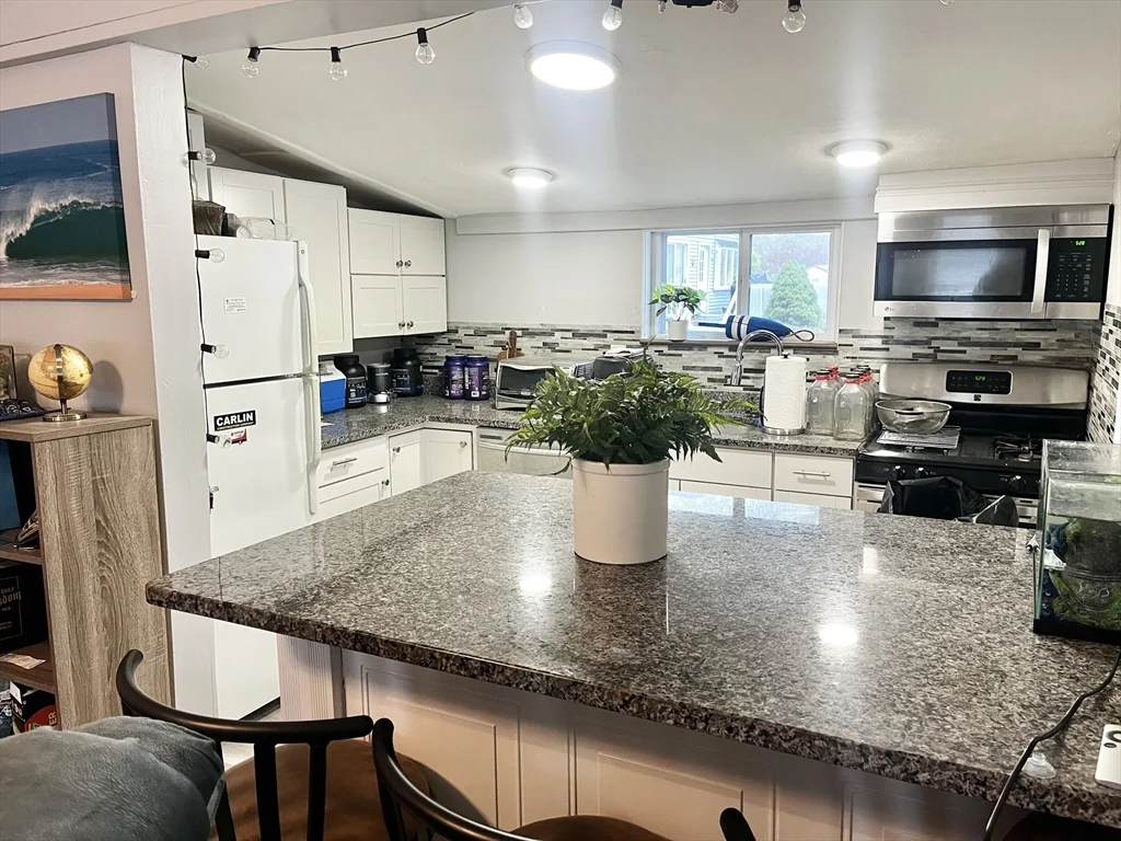 1 bed, 1 bath apartment for rent at 13R West Ave Unit R, Kingston — photo 4 of 9