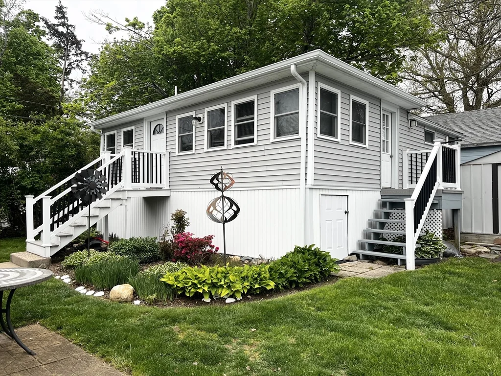 1 bed, 1 bath apartment for rent at 13R West Ave Unit R, Kingston — photo 2 of 9