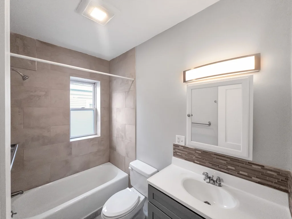 2 bed, 1 bath apartment for rent at 14-16 Arcola St Unit 3, Jamaica Plain — photo 5 of 11