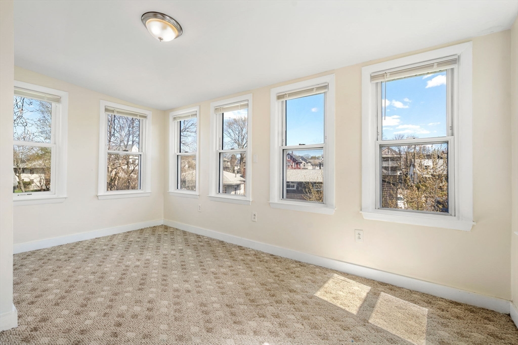 3 bed, 1 bath apartment for rent at 14-16 Child St Unit B, Hyde Park — photo 7 of 8