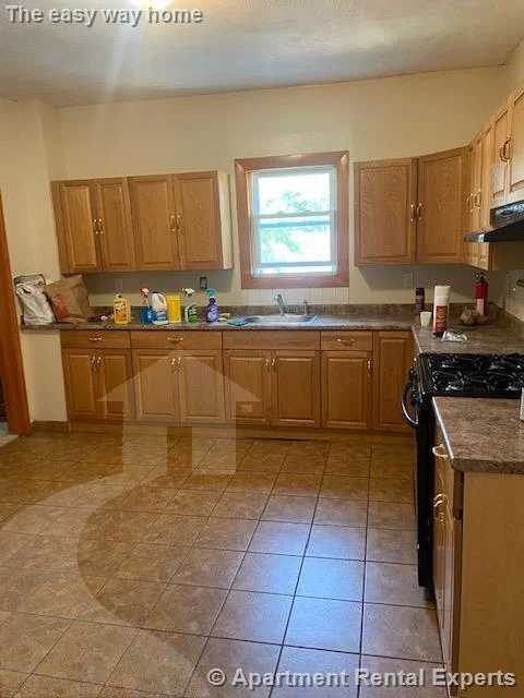 3 bed, 1 bath apartment for rent at 14-16 Clark St Unit 2, Union Square — photo 5 of 22