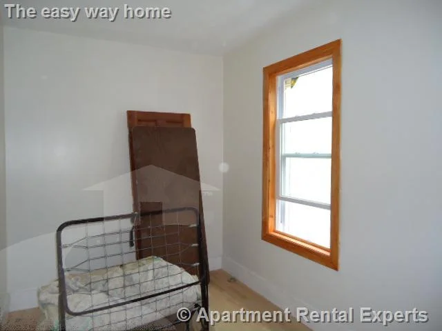 3 bed, 1 bath apartment for rent at 14-16 Clark St Unit 2, Union Square — photo 4 of 22