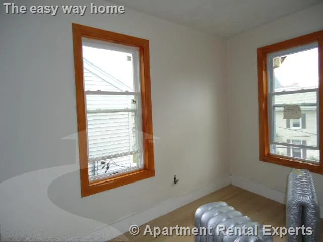 3 bed, 1 bath apartment for rent at 14-16 Clark St Unit 2, Union Square — photo 3 of 22