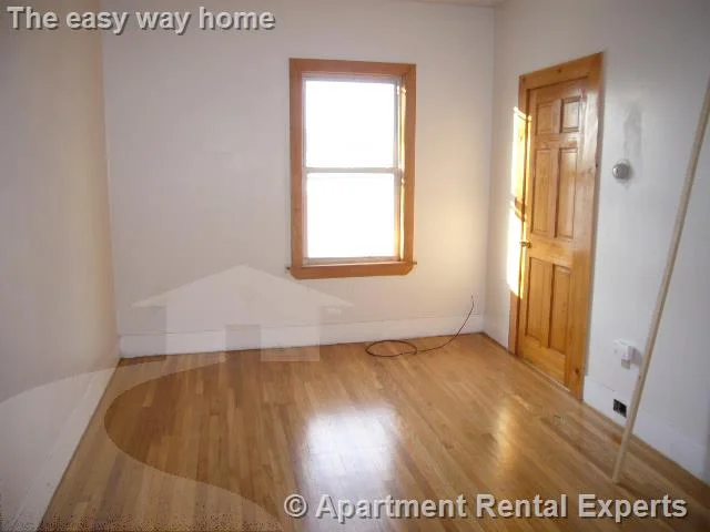 3 bed, 1 bath apartment for rent at 14-16 Clark St Unit 3, Union Square — photo 4 of 6