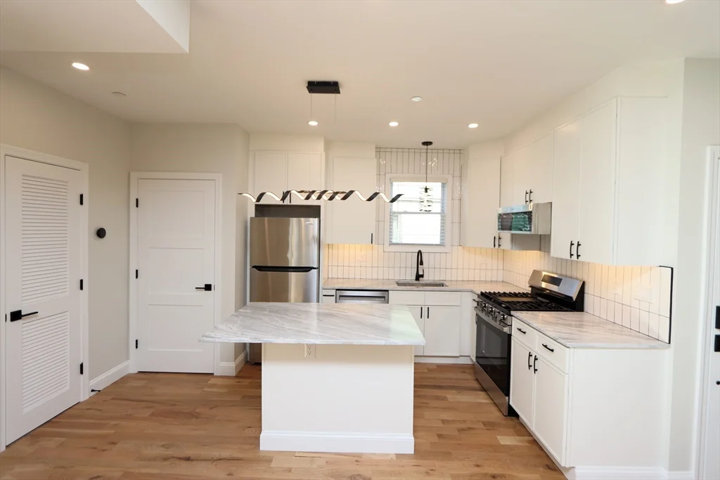 2 bed, 2 bath apartment for rent at 14-16 Harriet St Unit 1, Brighton — photo 2 of 19
