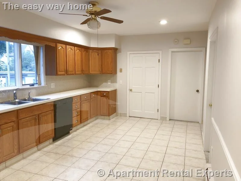 2 bed, 1 bath apartment for rent at 14-16 Lewis St Unit 1, Glenwood — photo 1 of 9