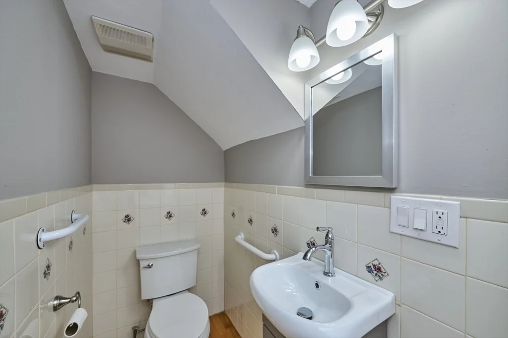 3 bed, 1 bath apartment for rent at 14-16 Malvern Ave Unit 14, Davis Square — photo 13 of 17