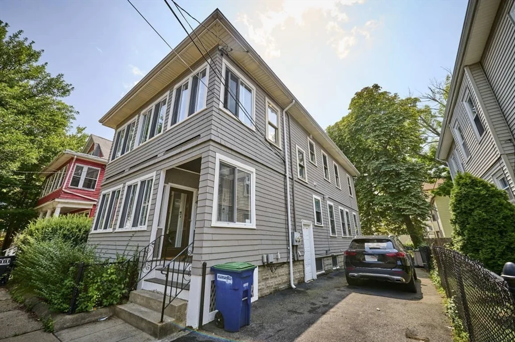 4 bed, 2 bath apartment for rent at 14-16 Malvern Unit 2, Somerville — photo 2 of 27