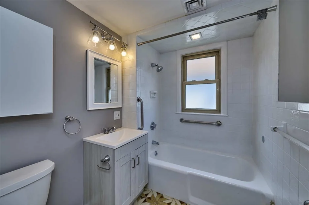 4 bed, 2 bath apartment for rent at 14-16 Malvern Unit 2, Somerville — photo 5 of 27