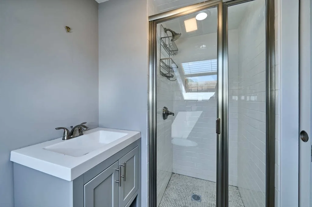 4 bed, 2 bath apartment for rent at 14-16 Malvern Unit 2, Somerville — photo 18 of 27