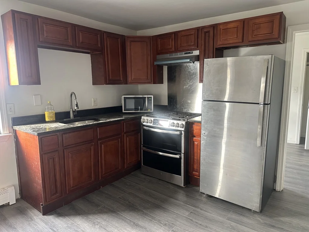 2 bed, 1 bath apartment for rent at 14 2nd St Unit 3, Lowell — photo 1 of 5