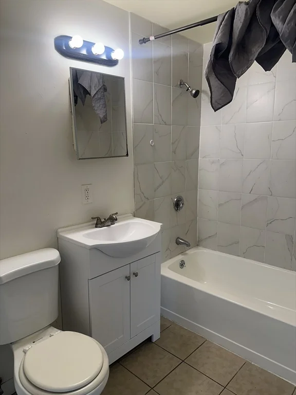 2 bed, 1 bath apartment for rent at 14 2nd St Unit 3, Lowell — photo 3 of 5