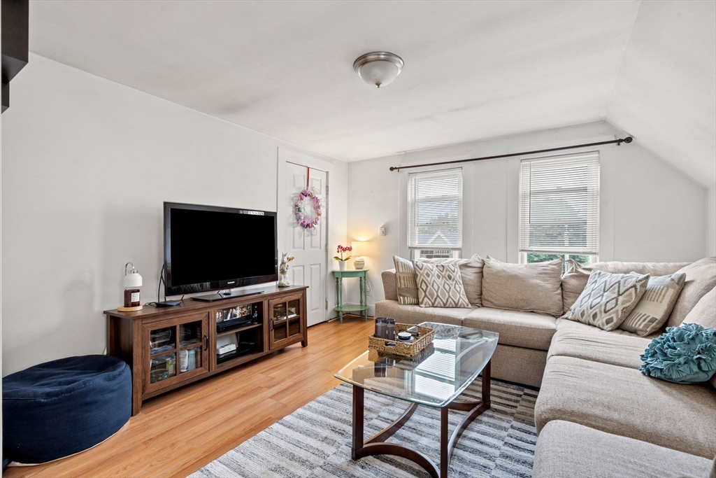 1 bed, 1 bath apartment for rent at 14 4th St Unit 3, Wellington